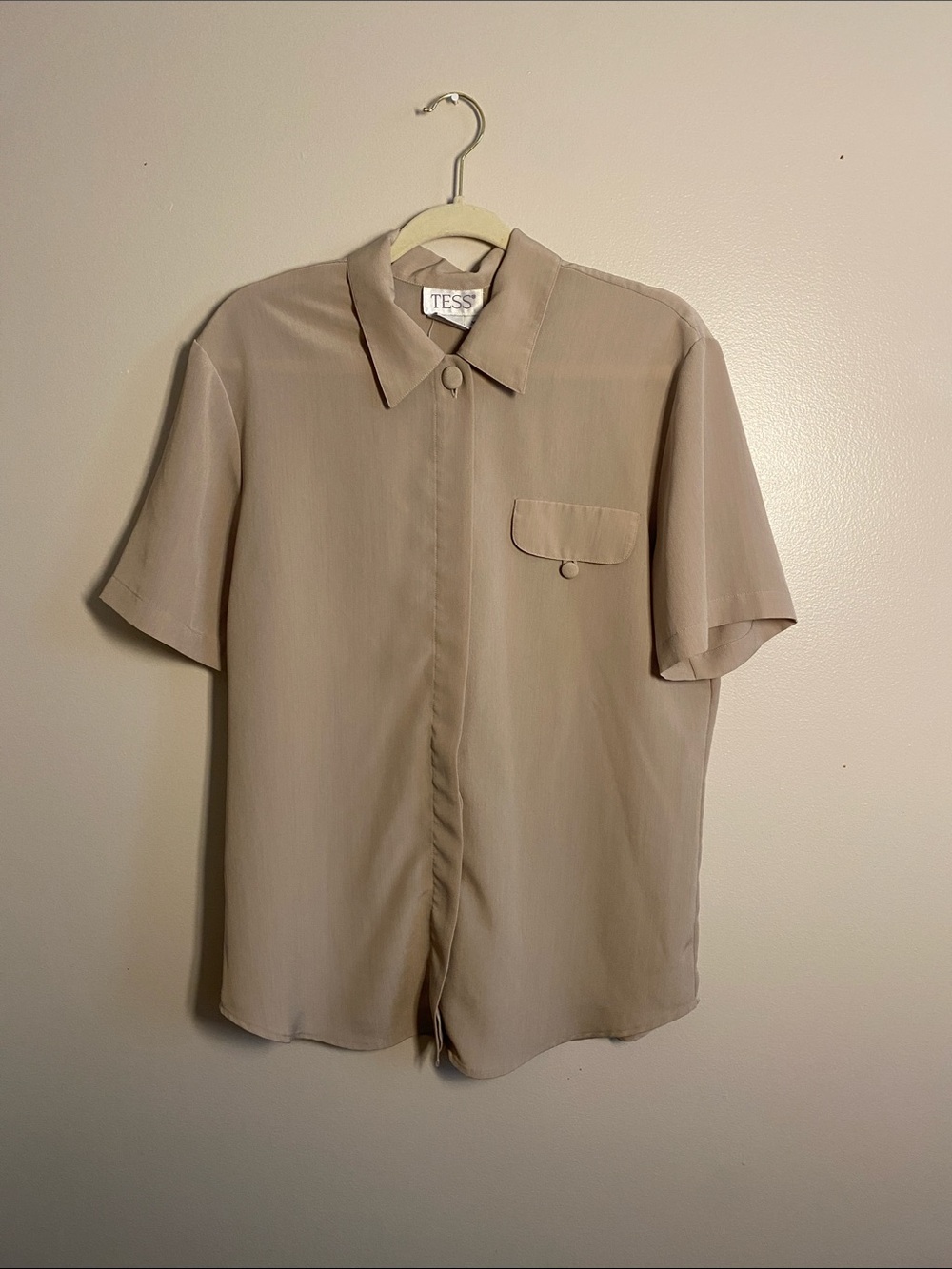 Tess vintage beige button down M